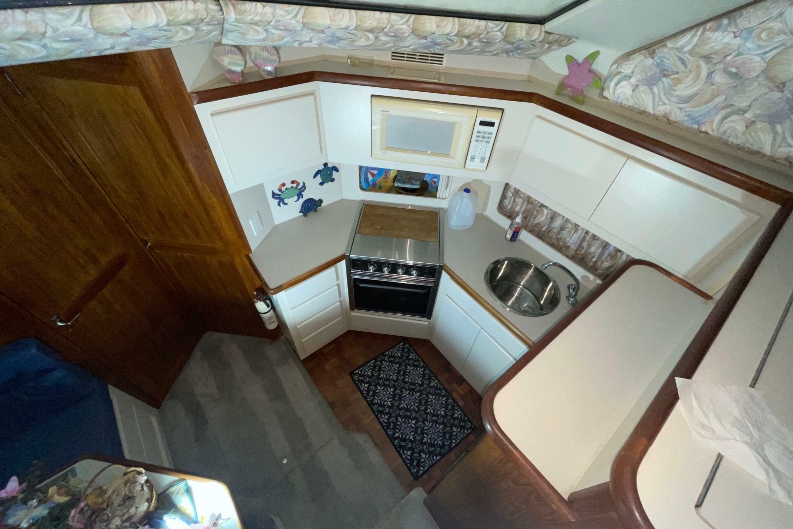 1994 Carver 370 Aft Cabin Motor Yacht
