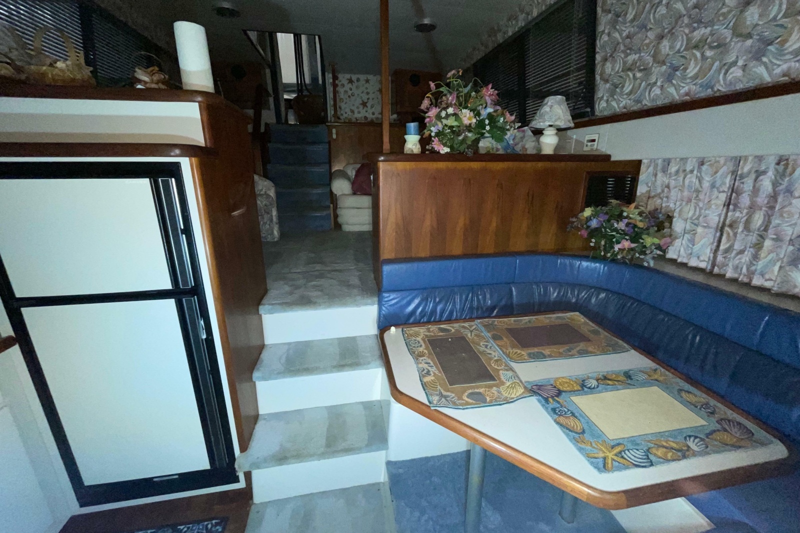 1994 Carver 370 Aft Cabin Motor Yacht