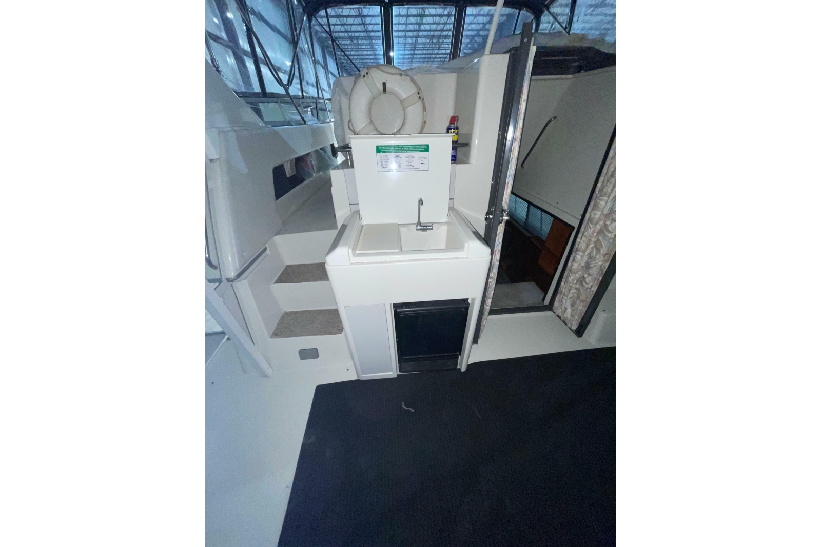 1994 Carver 370 Aft Cabin Motor Yacht