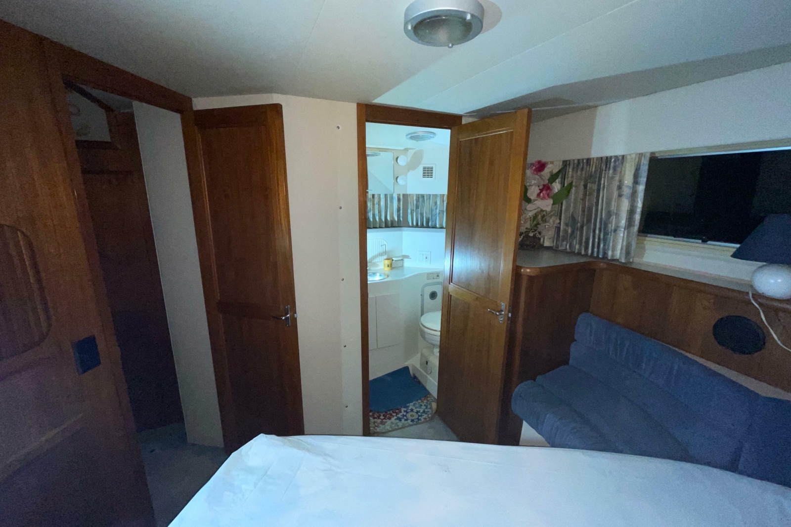 1994 Carver 370 Aft Cabin Motor Yacht