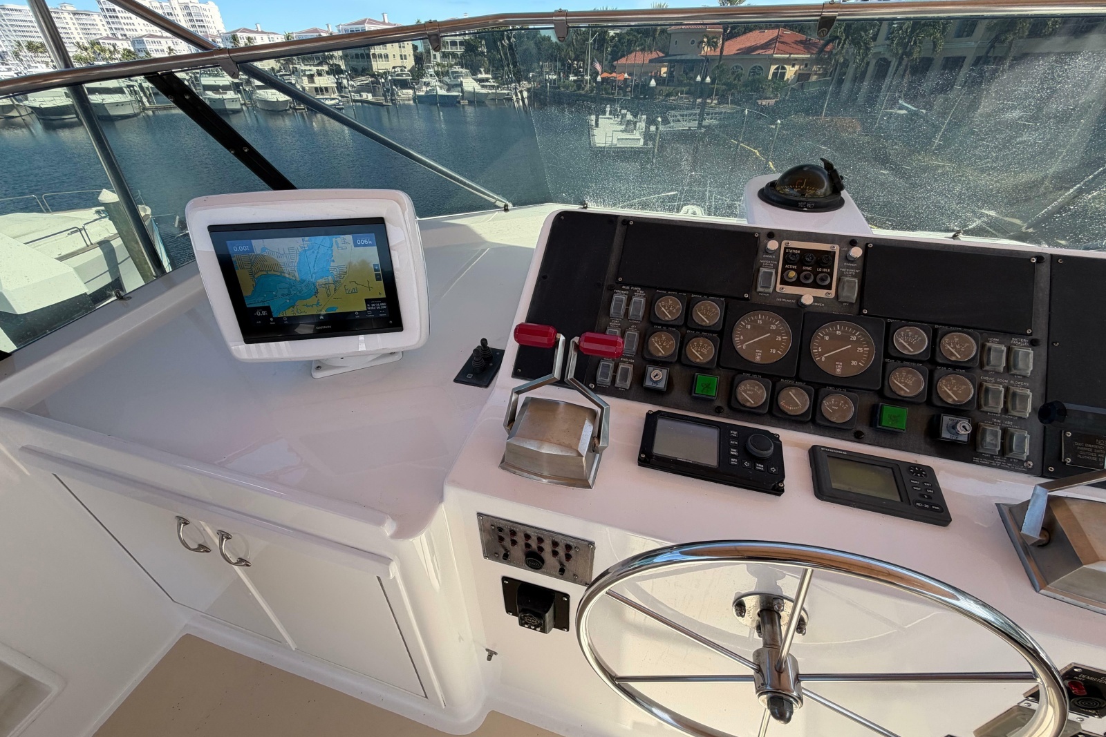 1991 Hatteras 70 Cockpit Motor Yacht