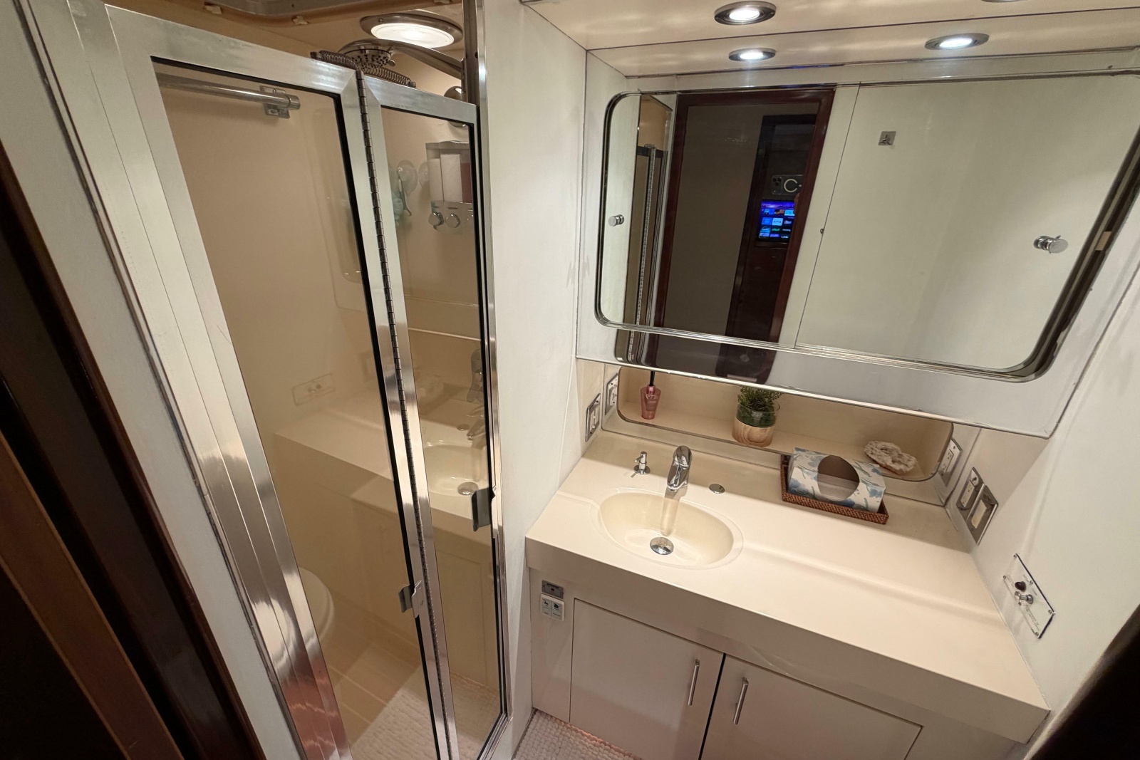 1991 Hatteras 70 Cockpit Motor Yacht