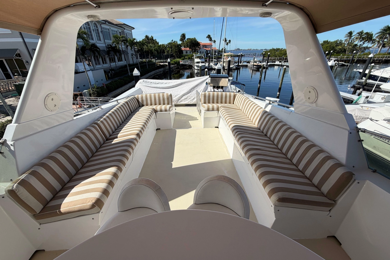 1991 Hatteras 70 Cockpit Motor Yacht