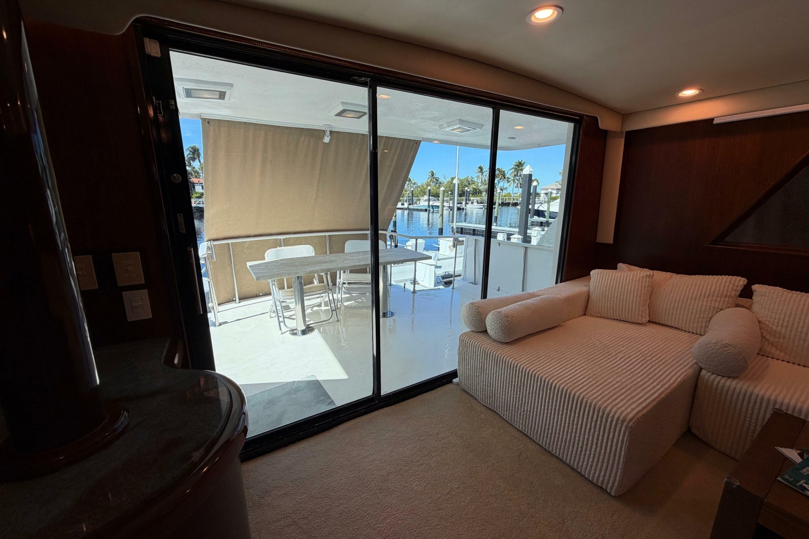 1991 Hatteras 70 Cockpit Motor Yacht