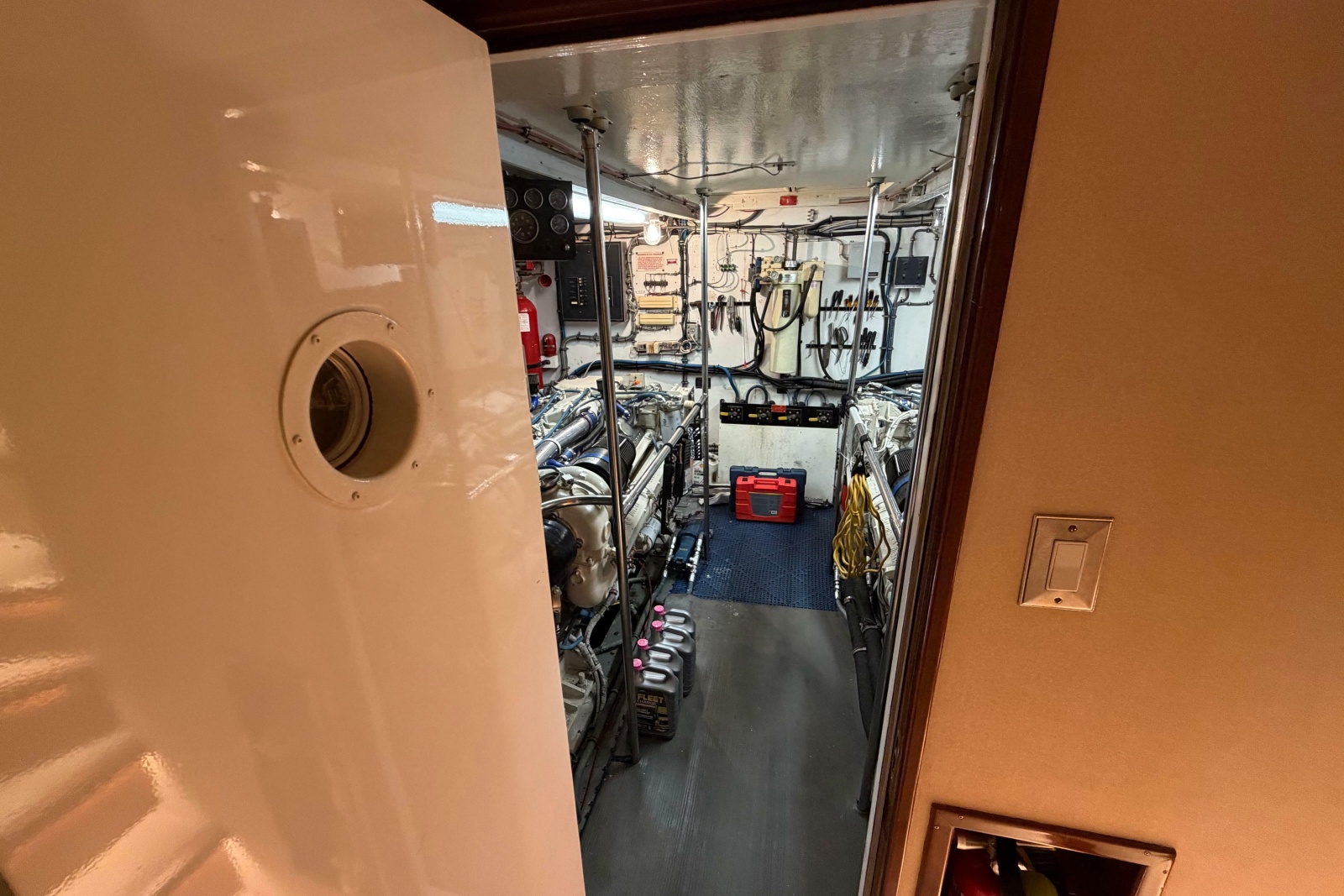 1991 Hatteras 70 Cockpit Motor Yacht