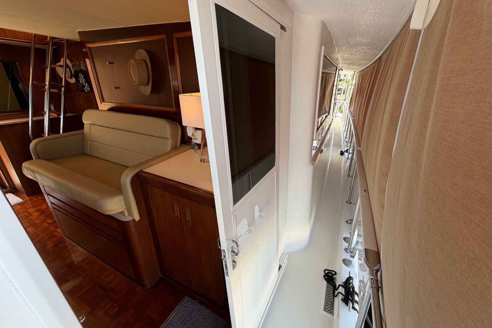 1991 Hatteras 70 Cockpit Motor Yacht