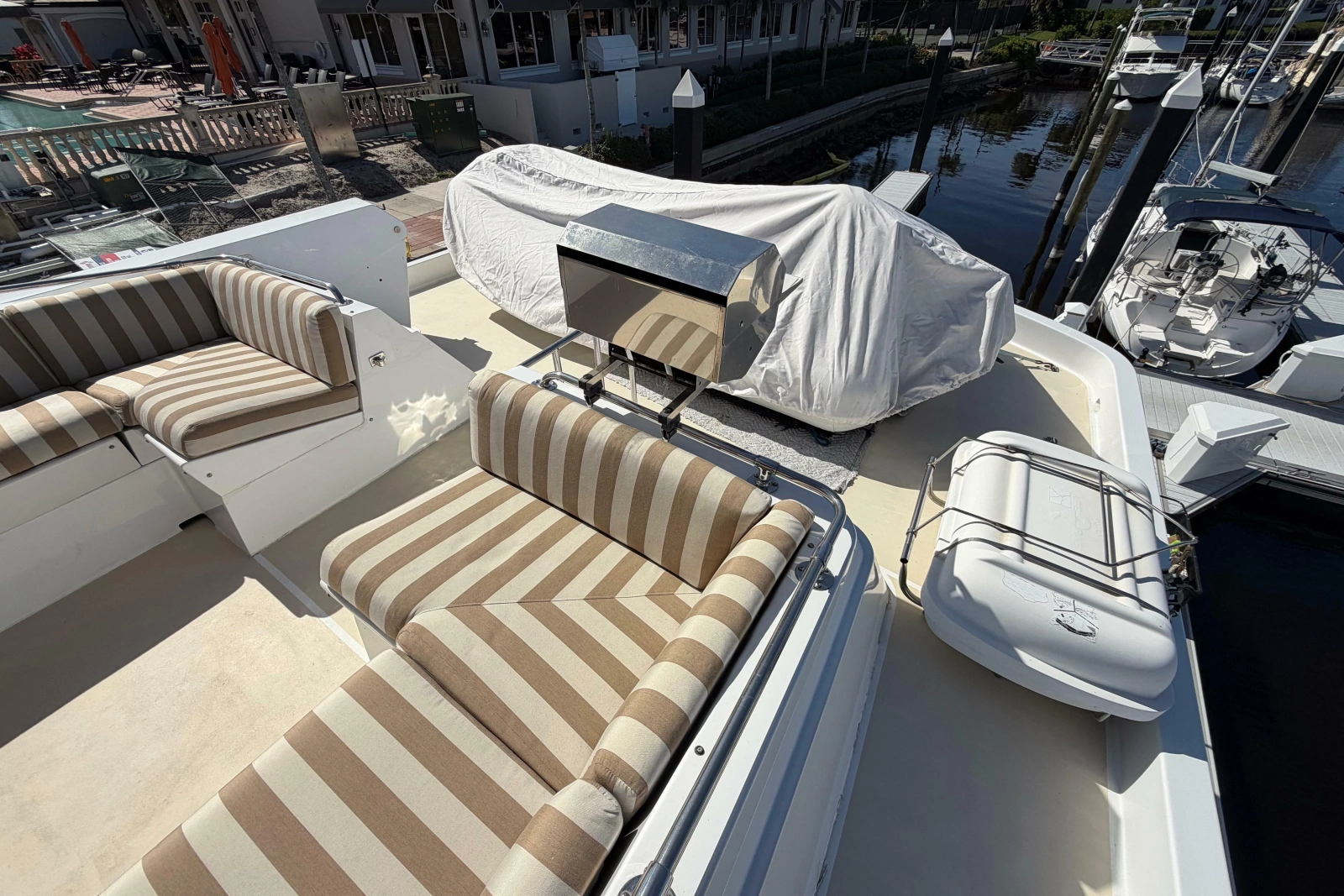 1991 Hatteras 70 Cockpit Motor Yacht