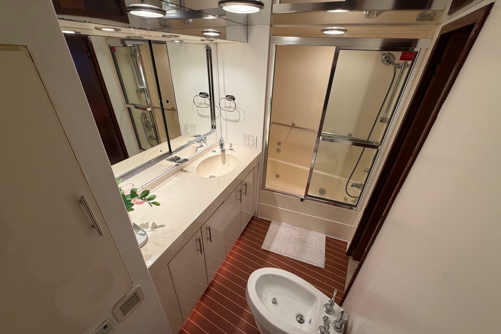 1991 Hatteras 70 Cockpit Motor Yacht