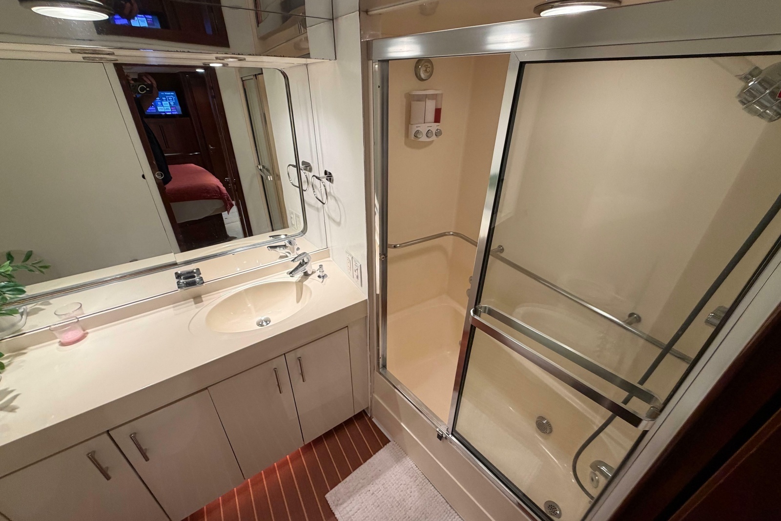 1991 Hatteras 70 Cockpit Motor Yacht