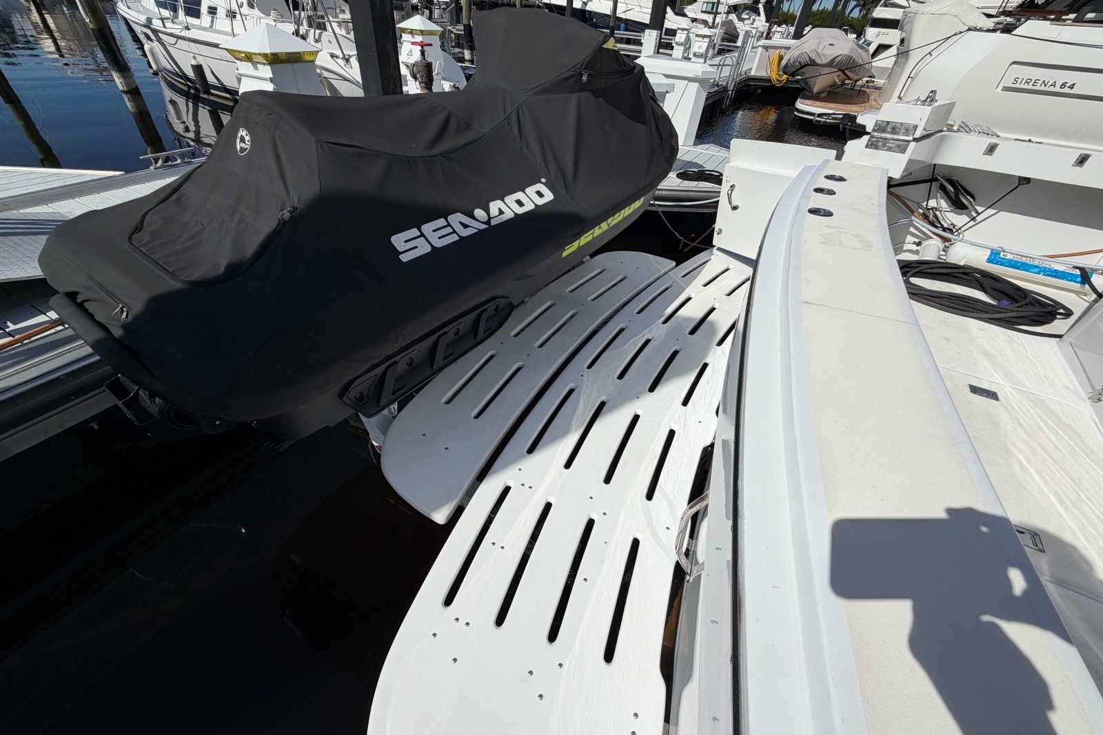 1991 Hatteras 70 Cockpit Motor Yacht