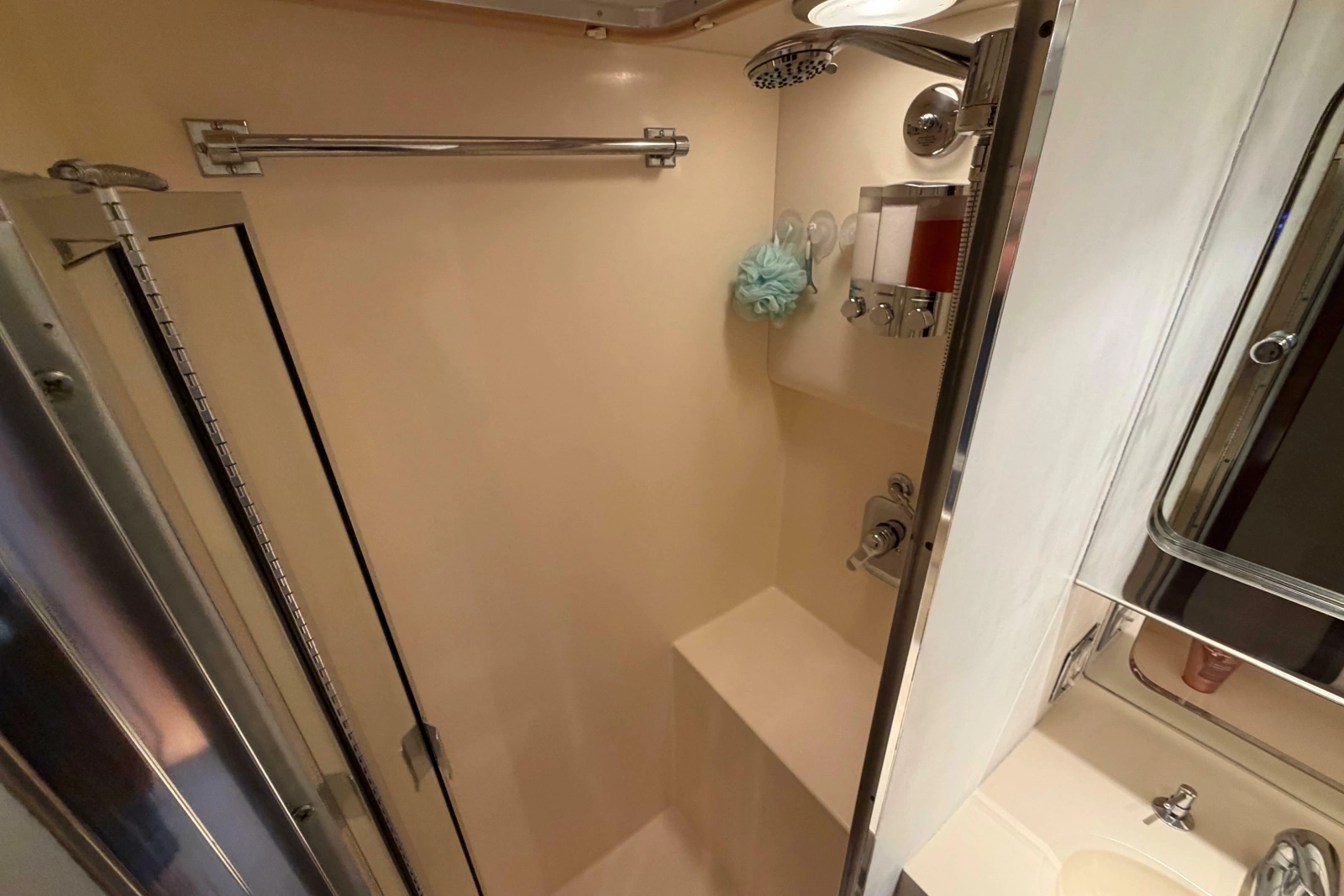 1991 Hatteras 70 Cockpit Motor Yacht