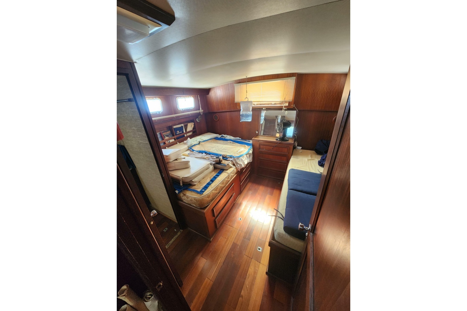 1976 Hatteras 42 Long Range Cruiser