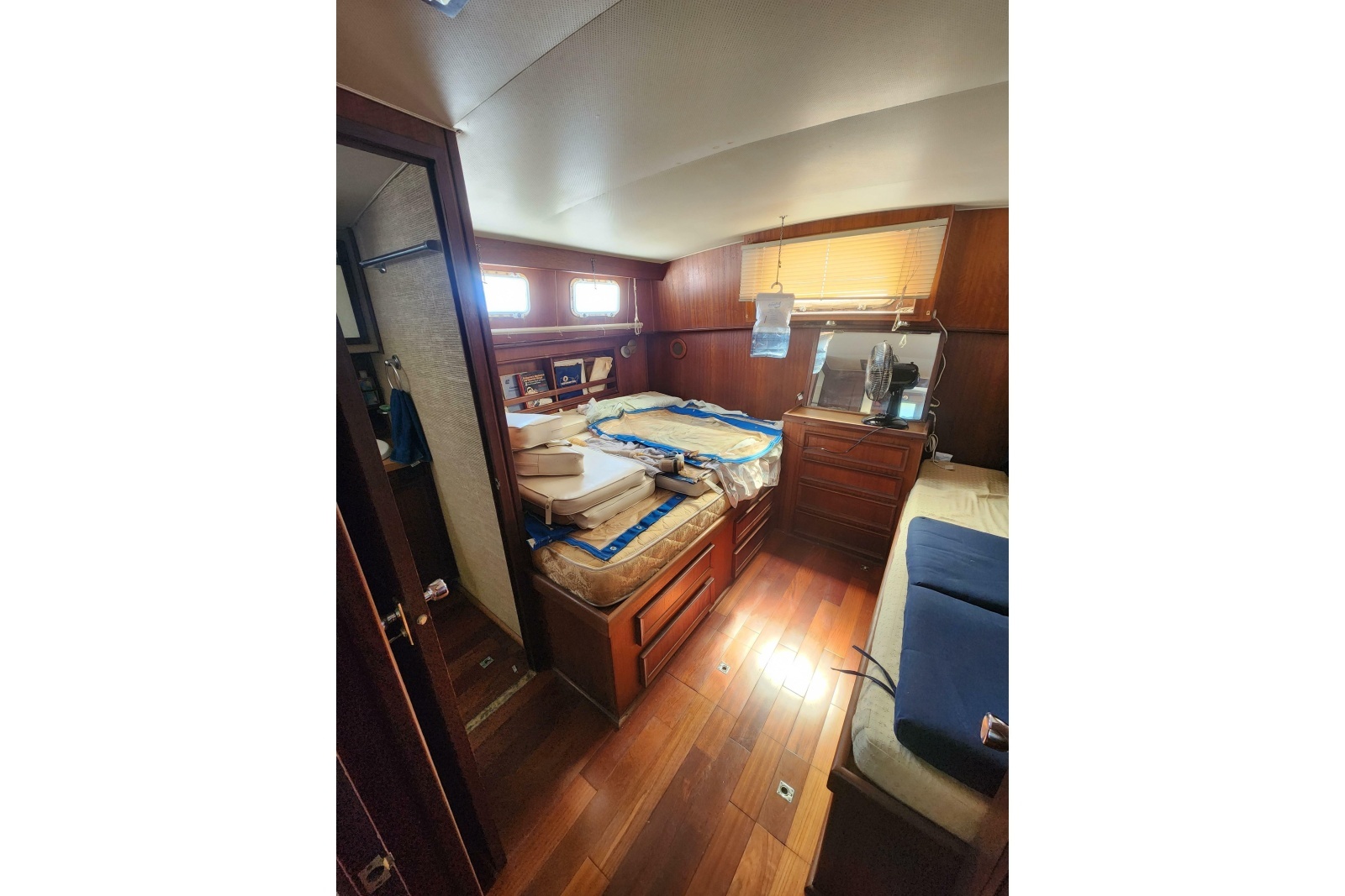 1976 Hatteras 42 Long Range Cruiser