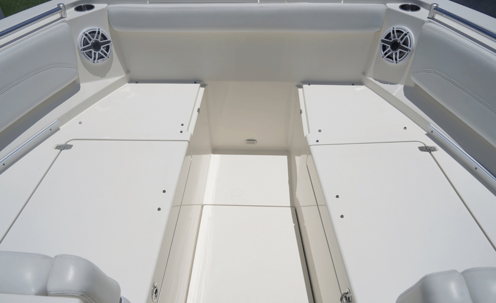 2021 Cobia 330DC