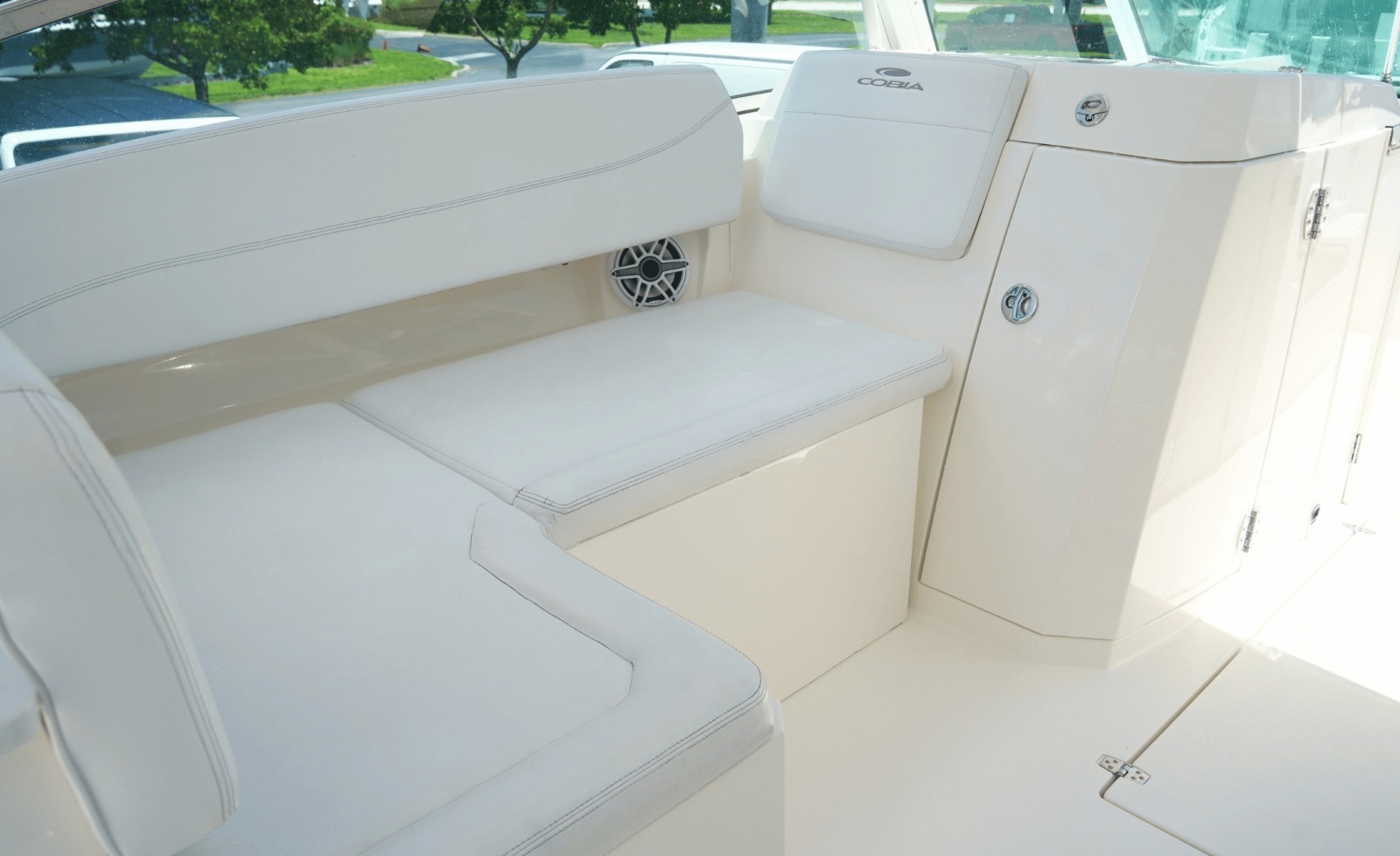 2021 Cobia 330DC