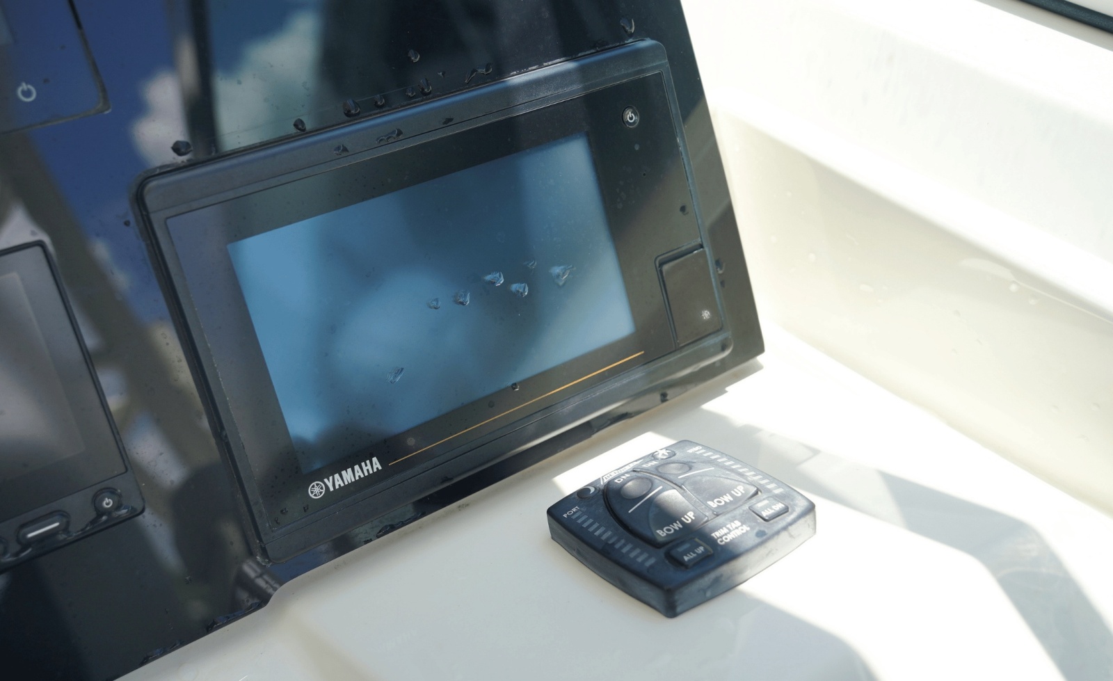 2021 Cobia 330DC
