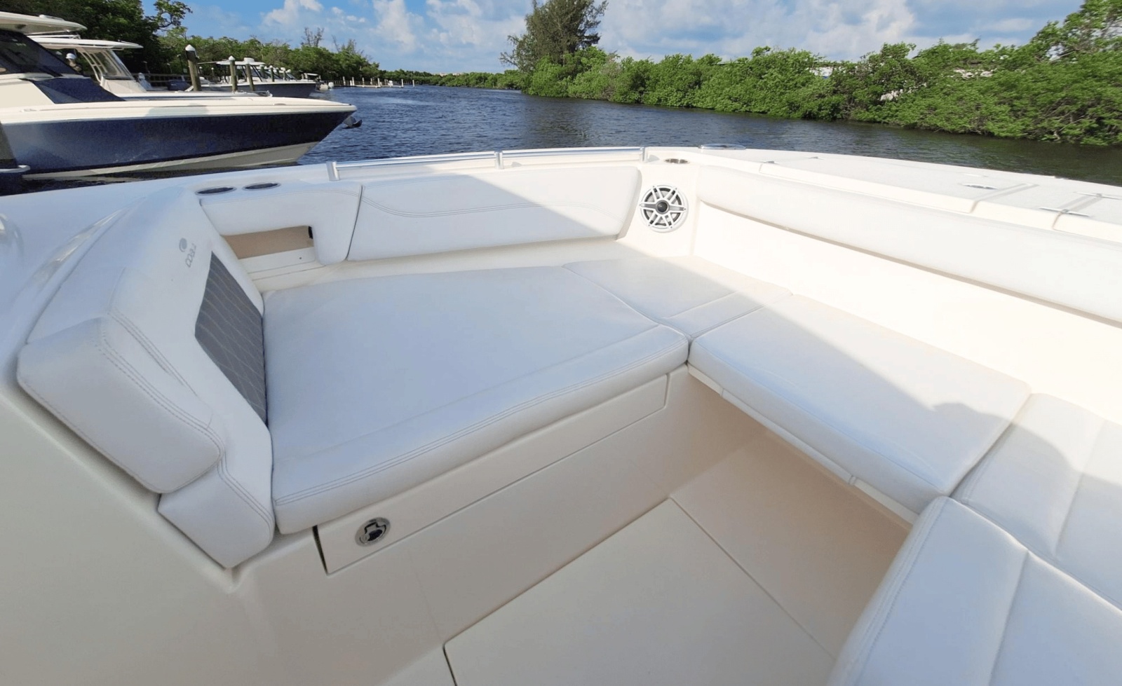 2021 Cobia 330DC