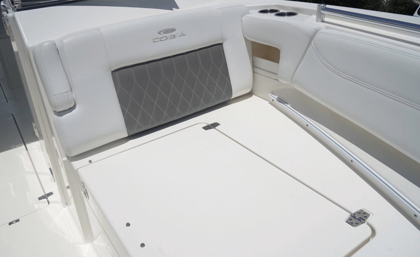 2021 Cobia 330DC