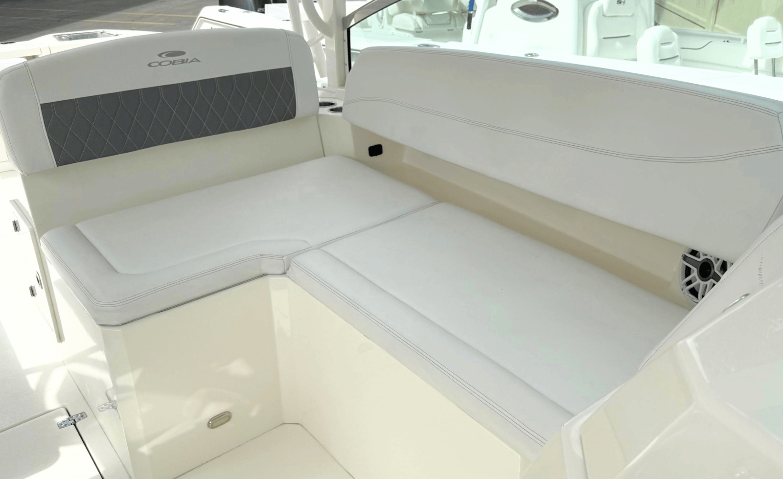 2021 Cobia 330DC