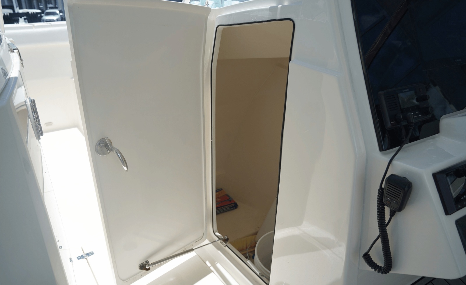 2021 Cobia 330DC
