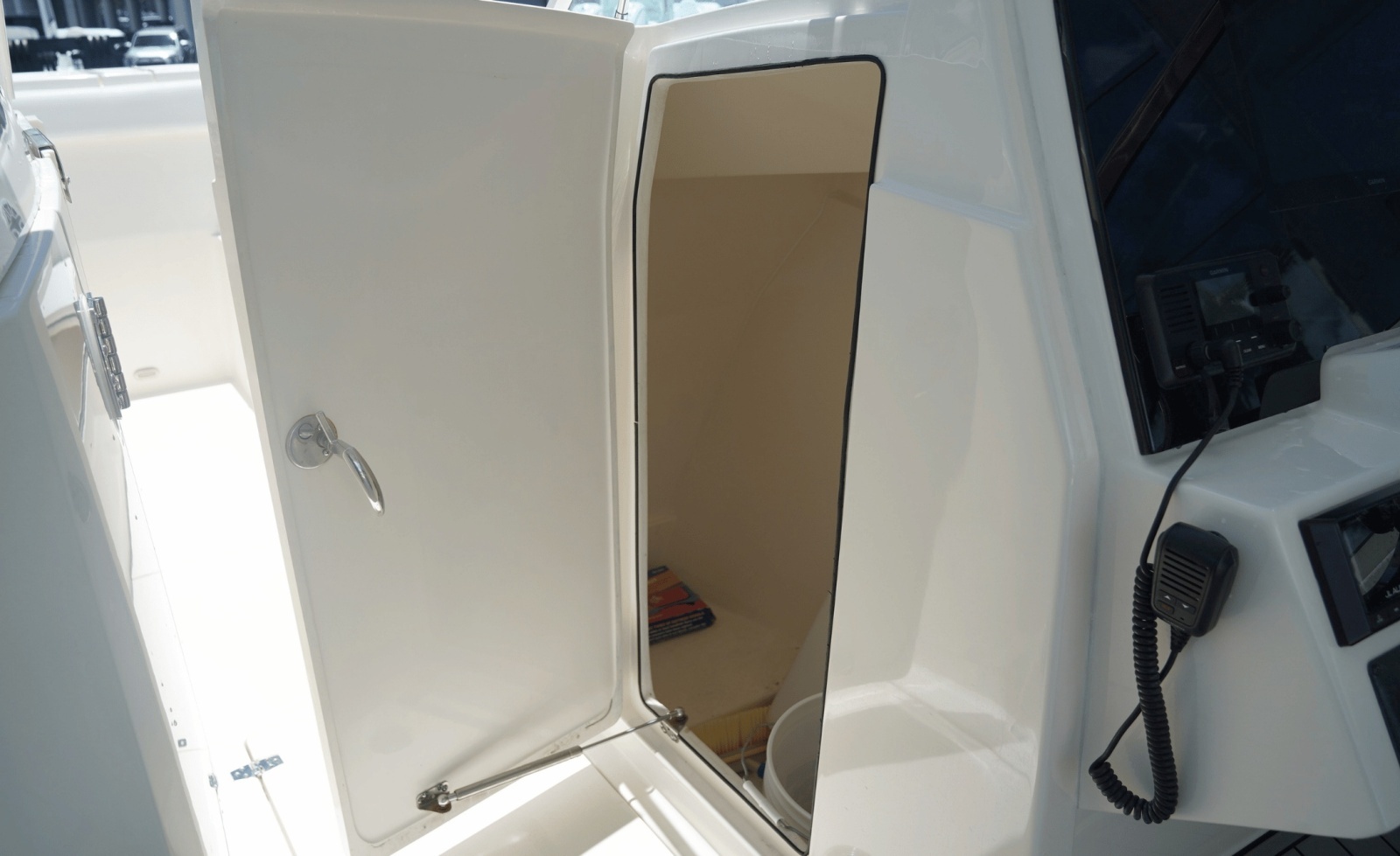 2021 Cobia 330DC