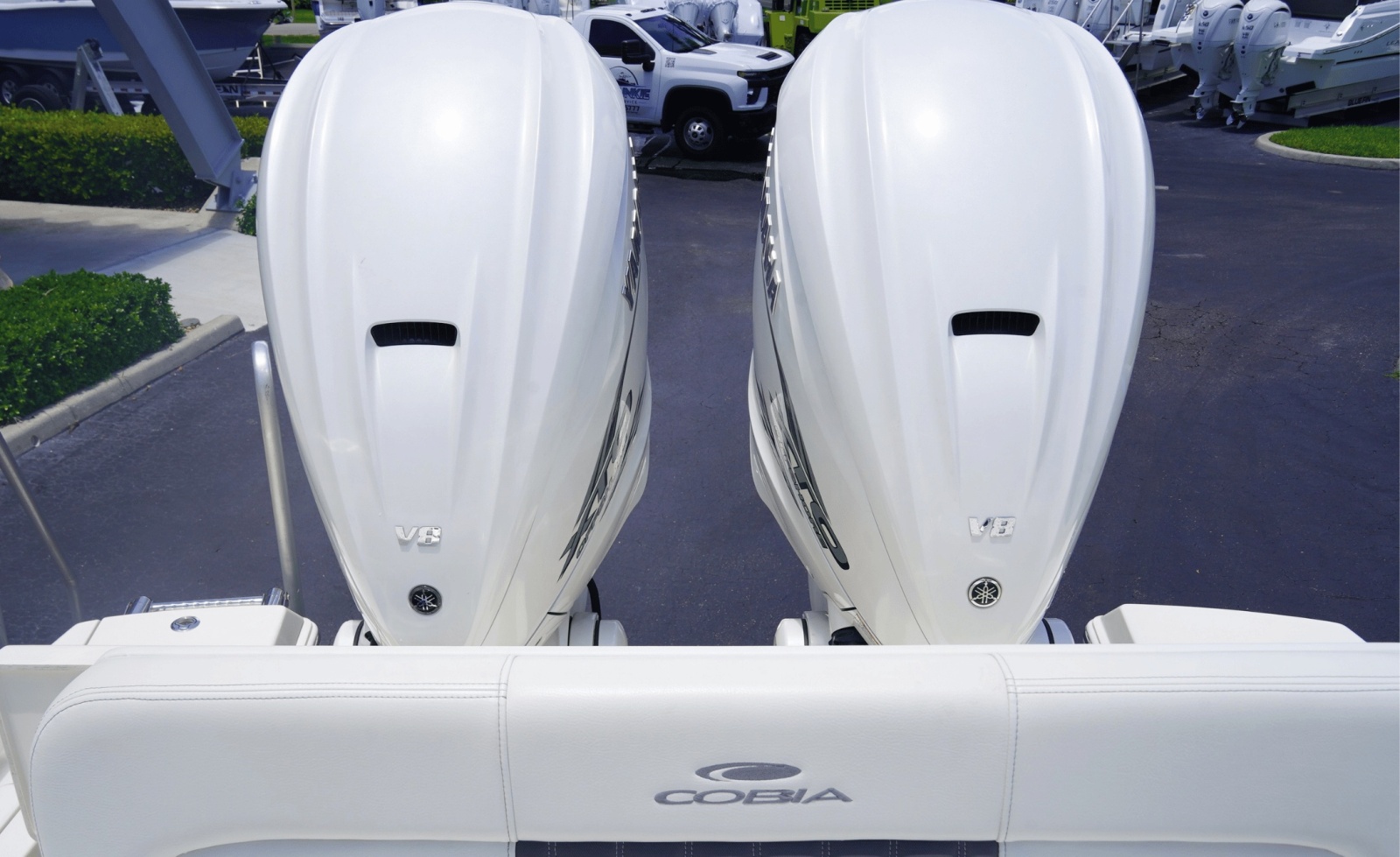 2021 Cobia 330DC