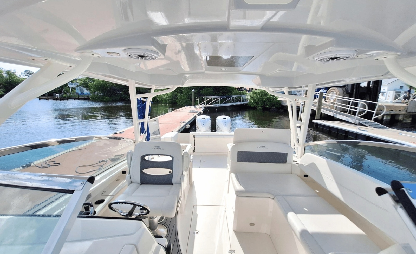 2021 Cobia 330DC