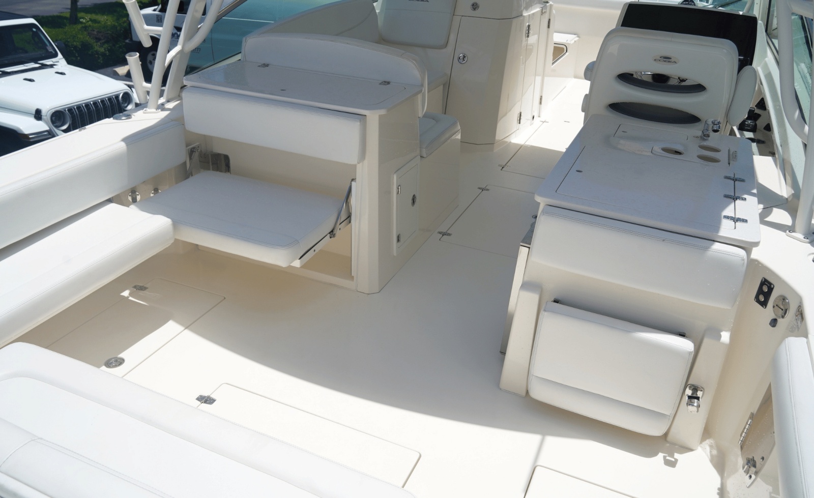 2021 Cobia 330DC
