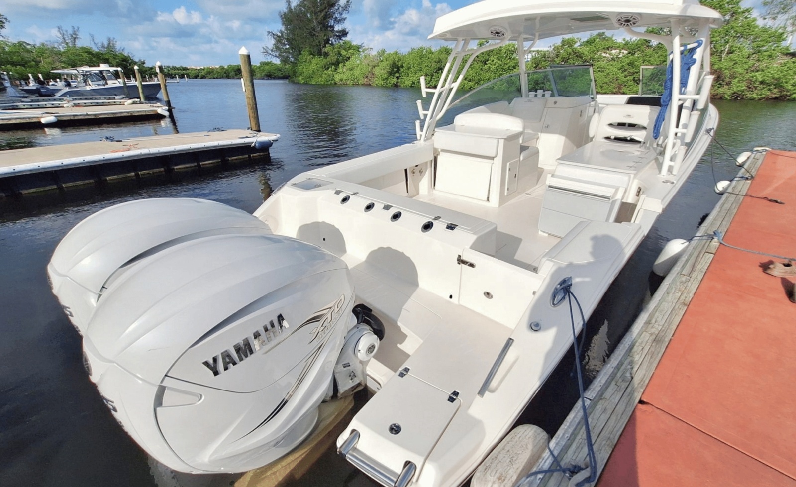 2021 Cobia 330DC