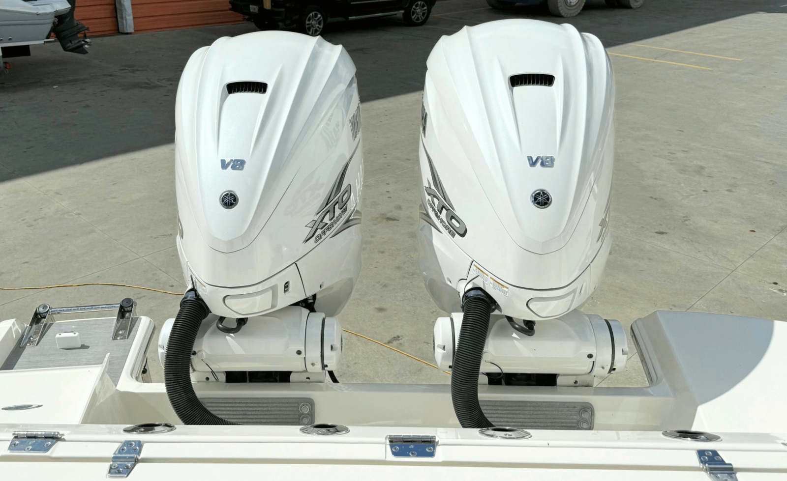 2021 Cobia 330DC