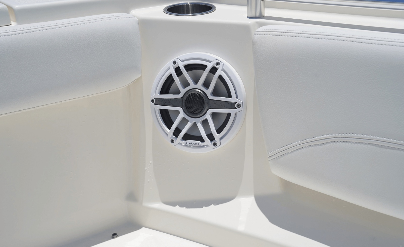 2021 Cobia 330DC