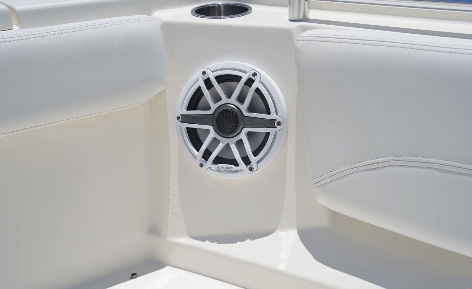 2021 Cobia 330DC
