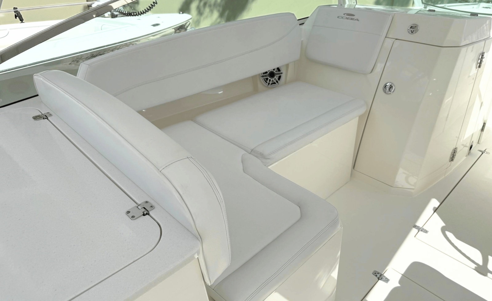 2021 Cobia 330DC