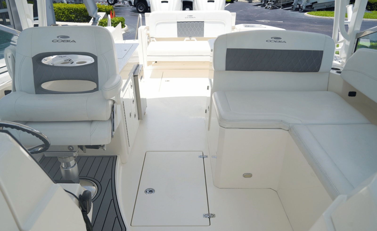 2021 Cobia 330DC