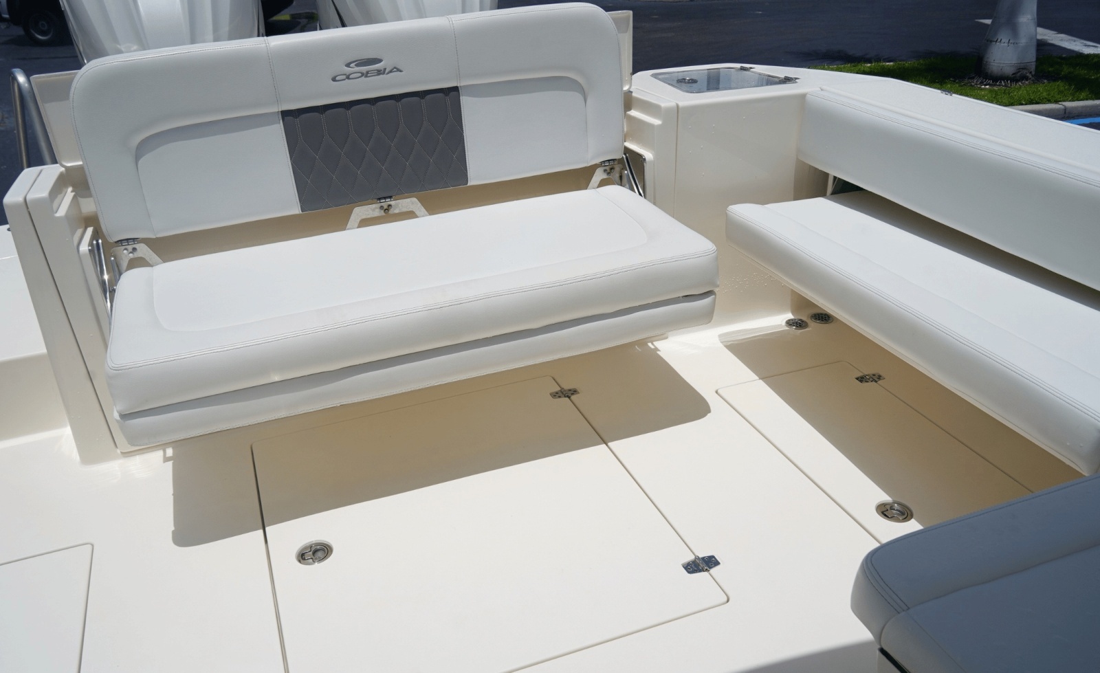 2021 Cobia 330DC