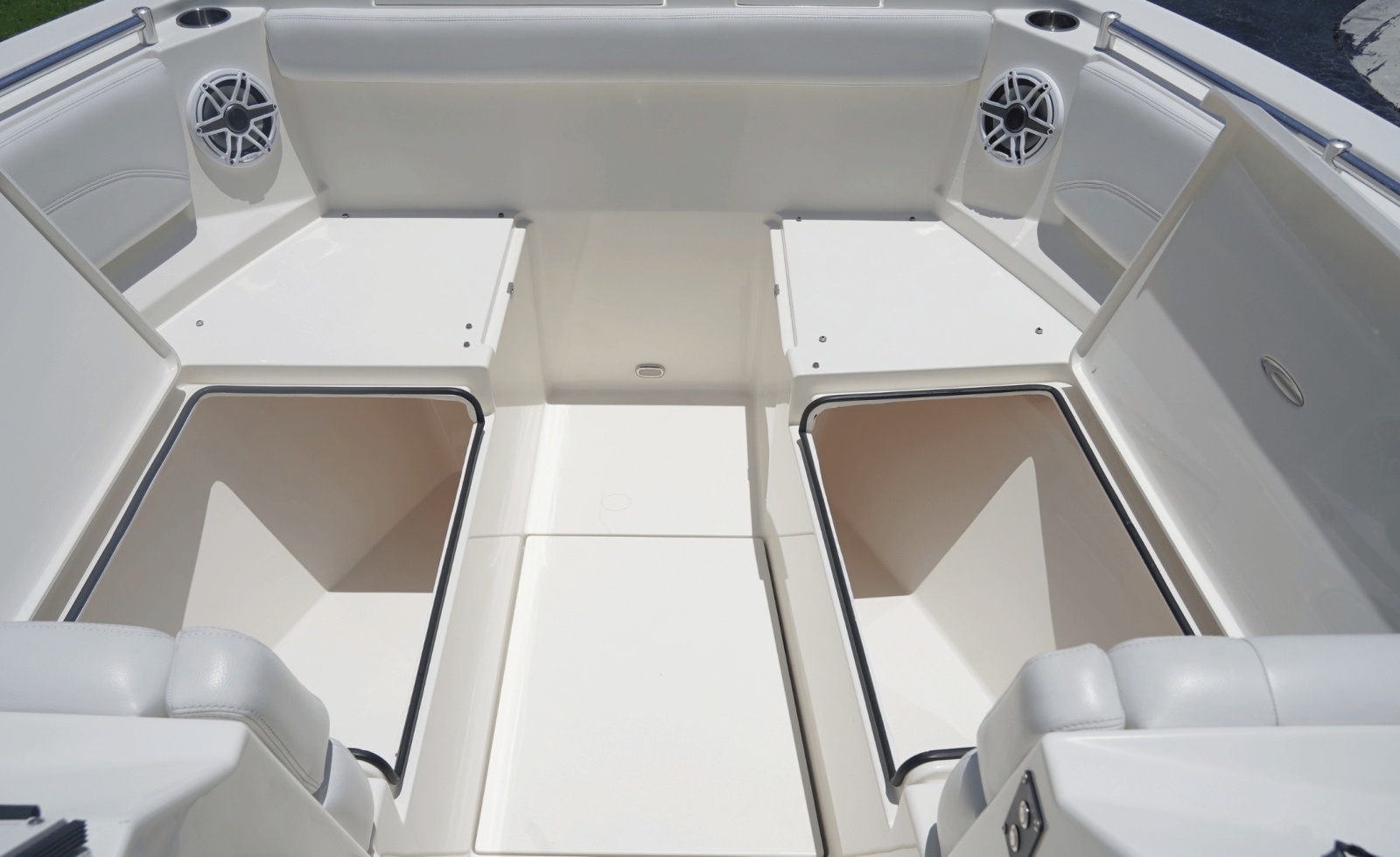 2021 Cobia 330DC