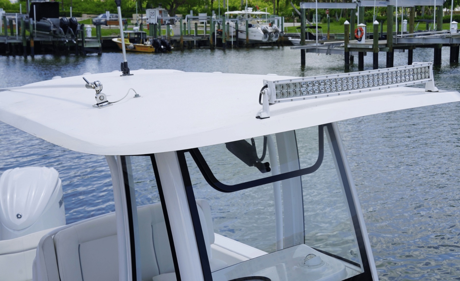 2024 Sea Hunt Ultra 239SE