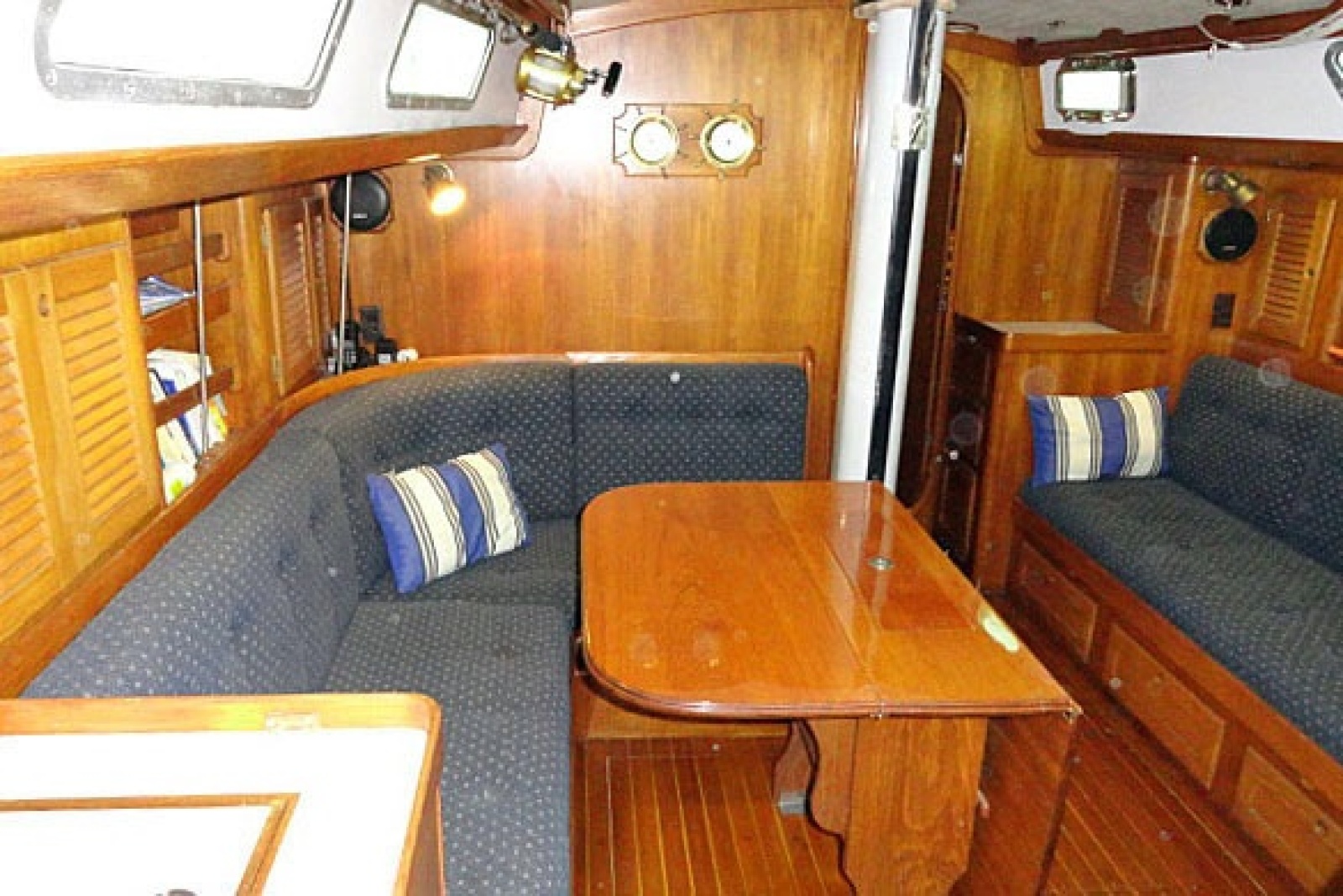 Main Salon Port Side