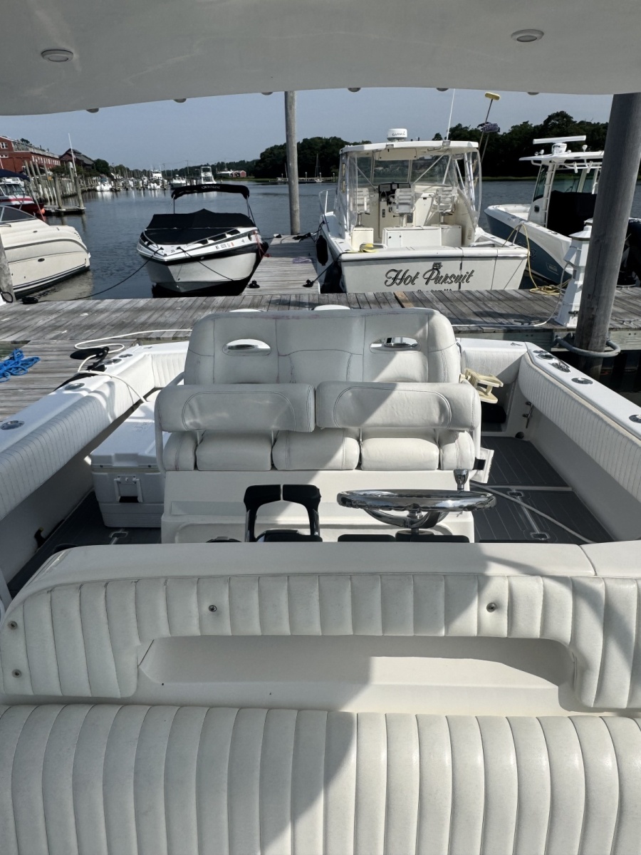 2002 Intrepid 377 Walkaround