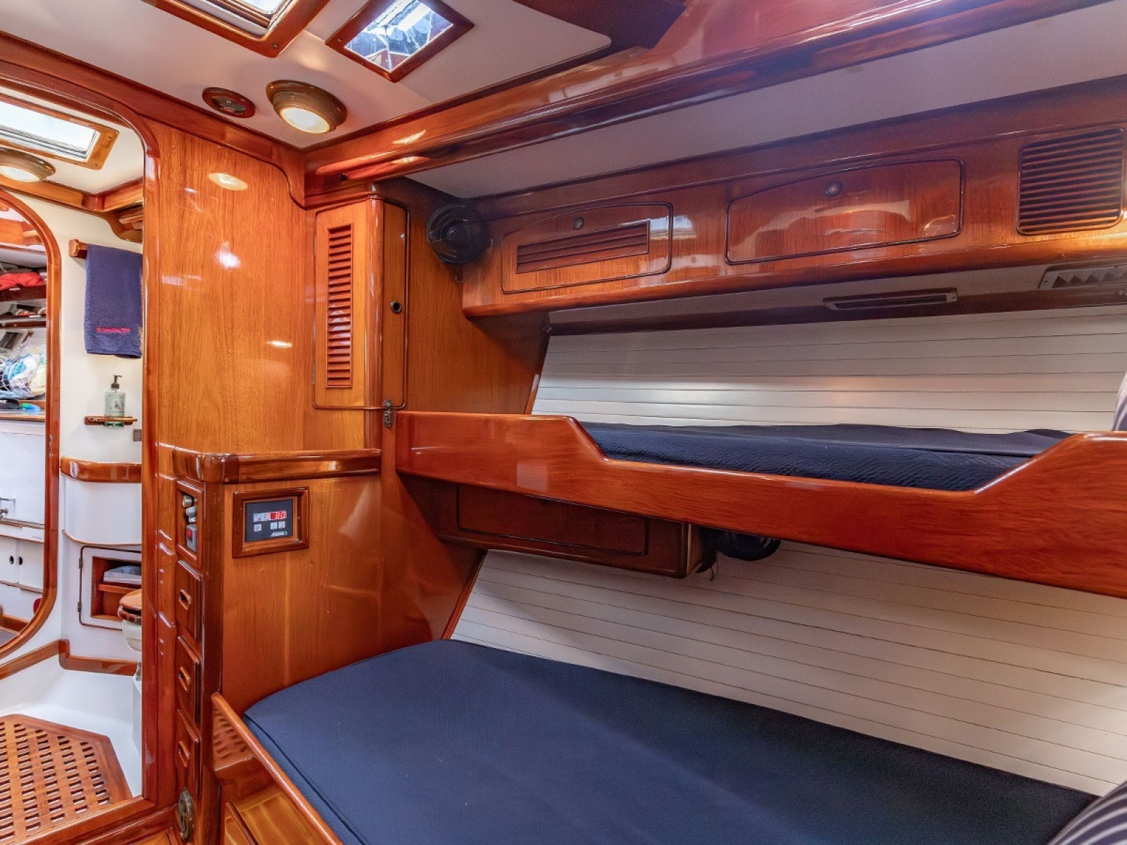 Stbd Guest Cabin Fwd