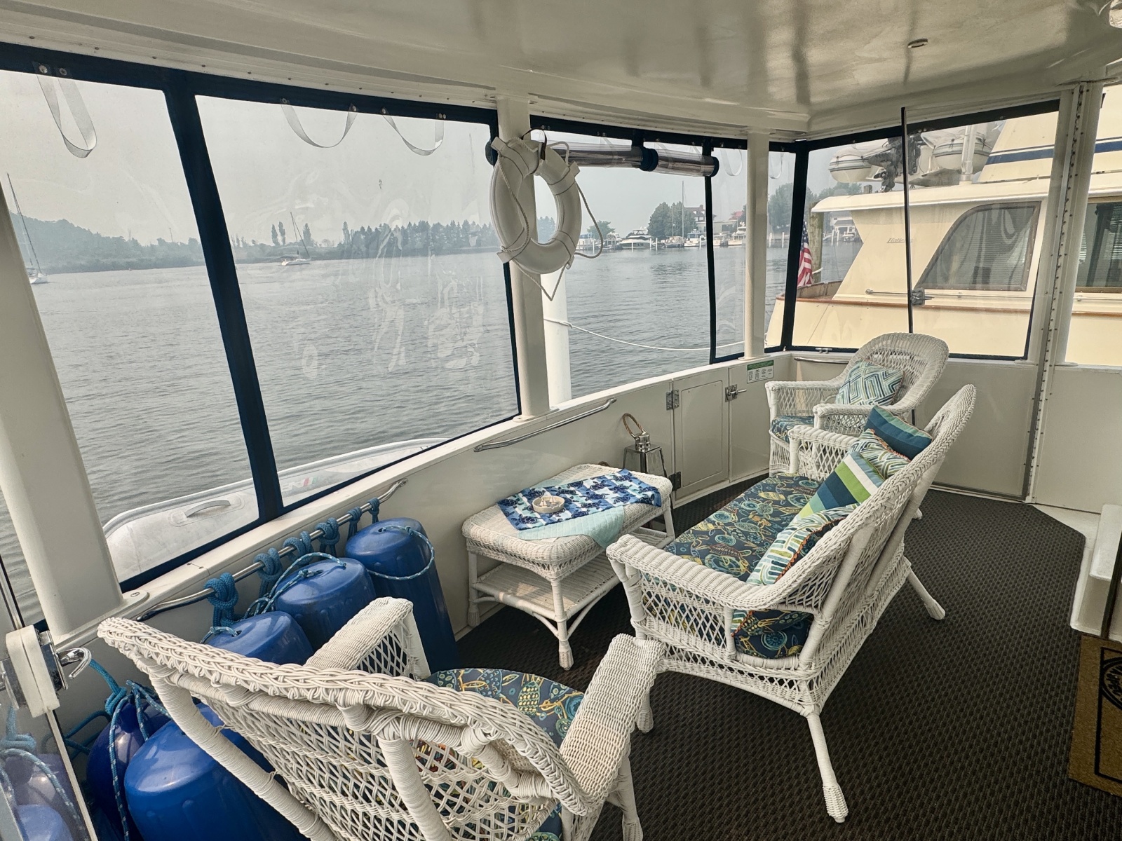 1997 Carver 445 Aft Cabin