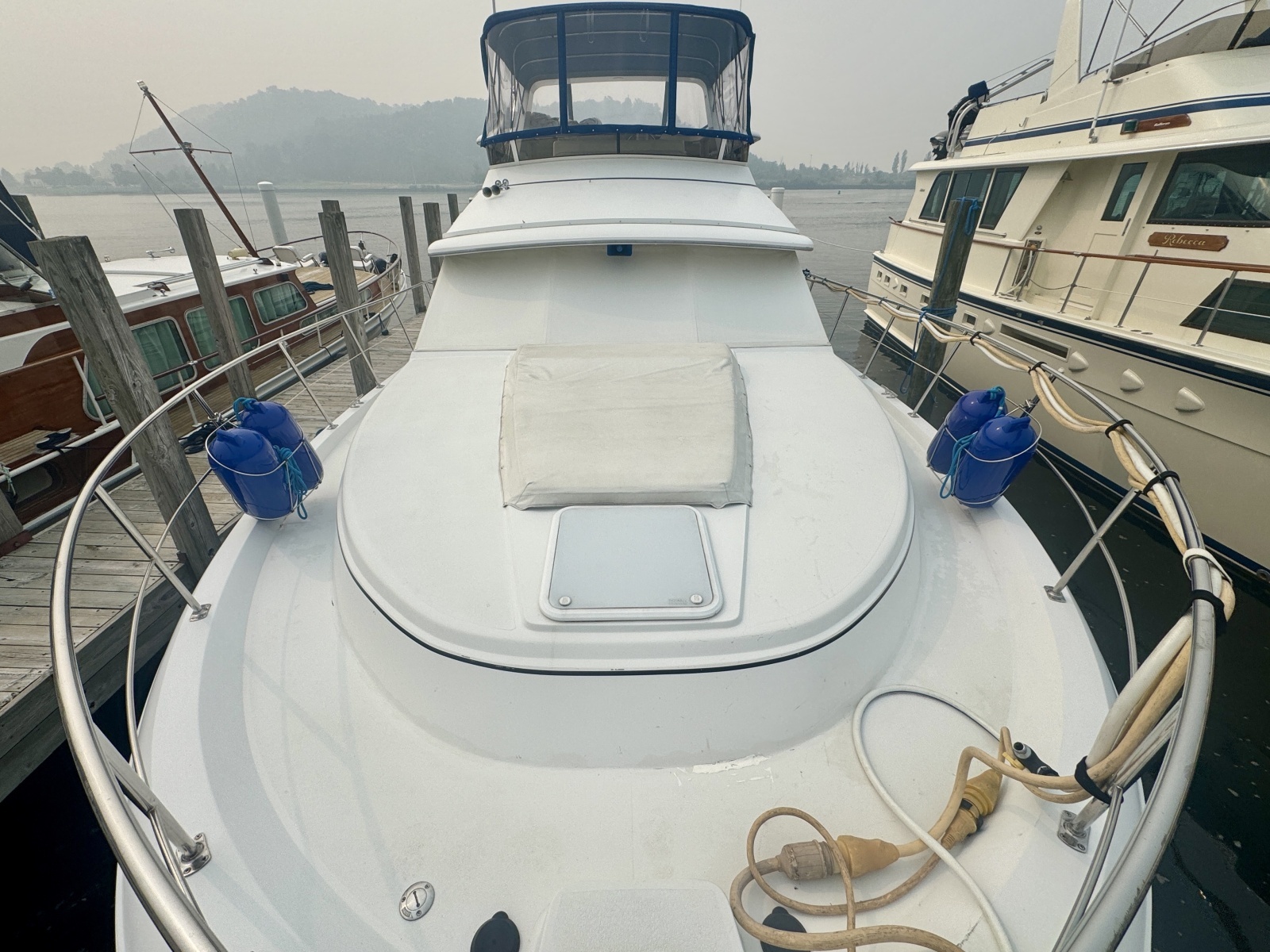 1997 Carver 445 Aft Cabin