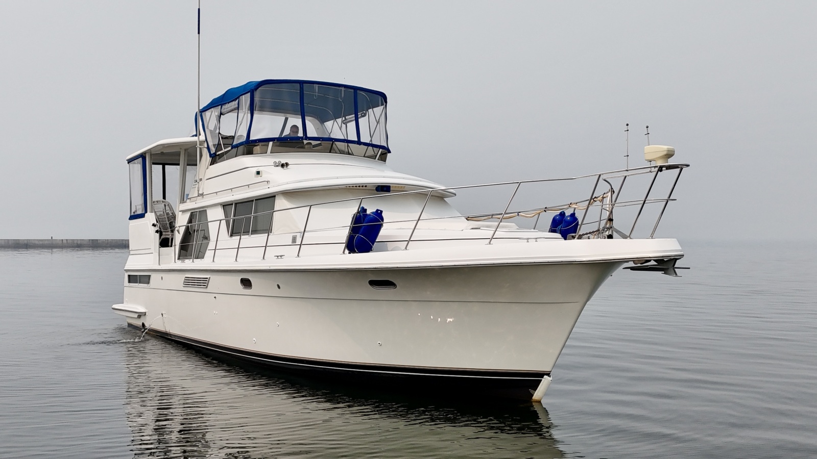1997 Carver 445 Aft Cabin