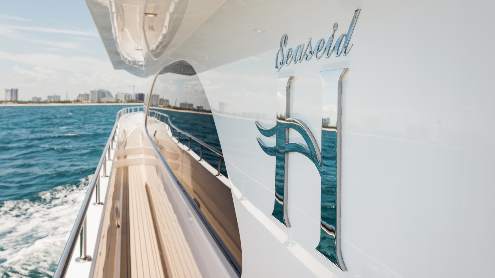 Walkaround side deck