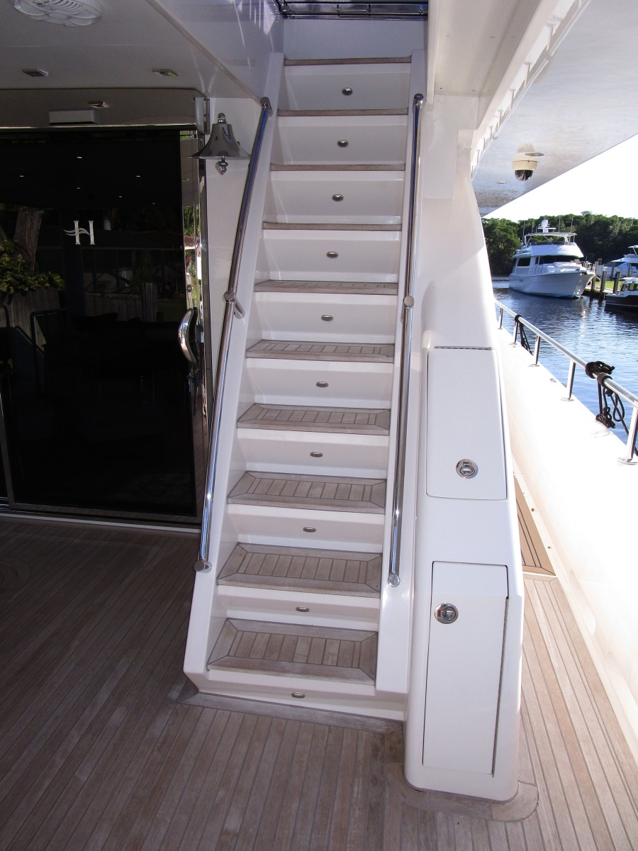 Aft Deck to starboard