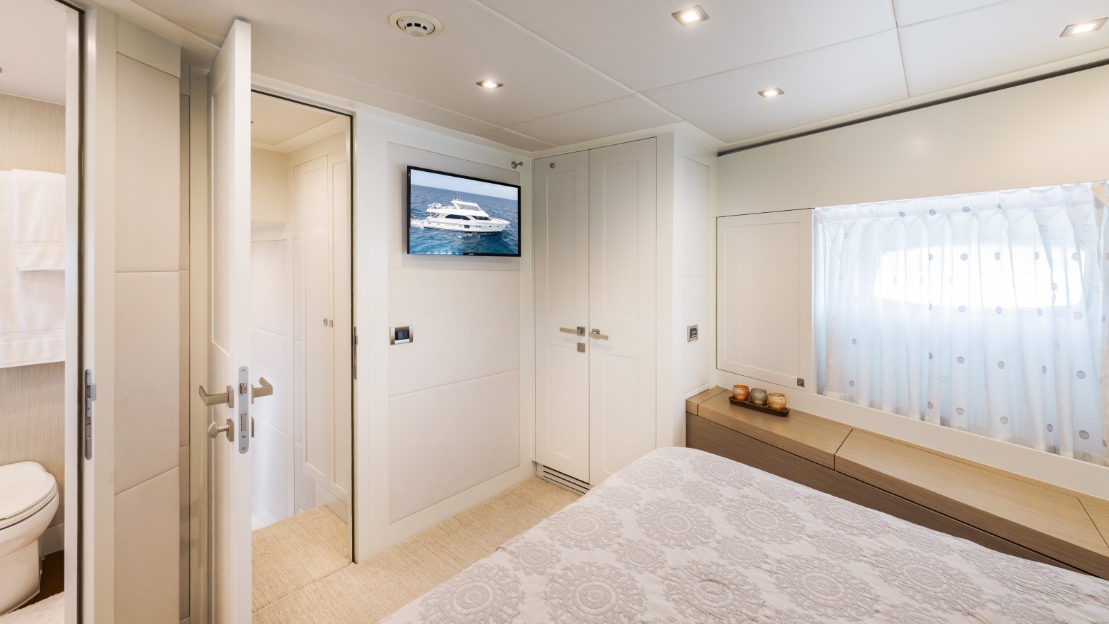 Bow VIP looking aft