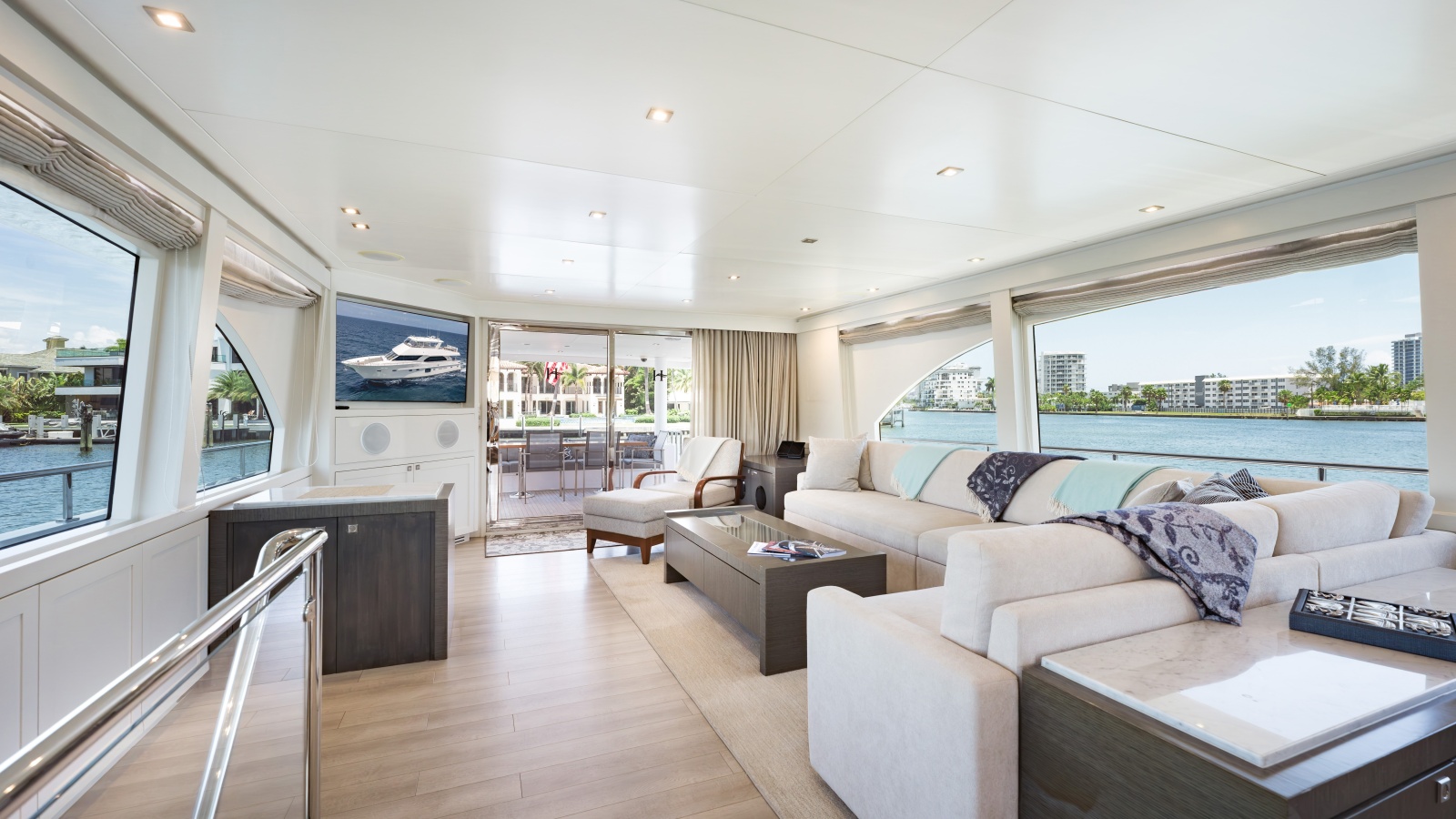 Salon looking aft