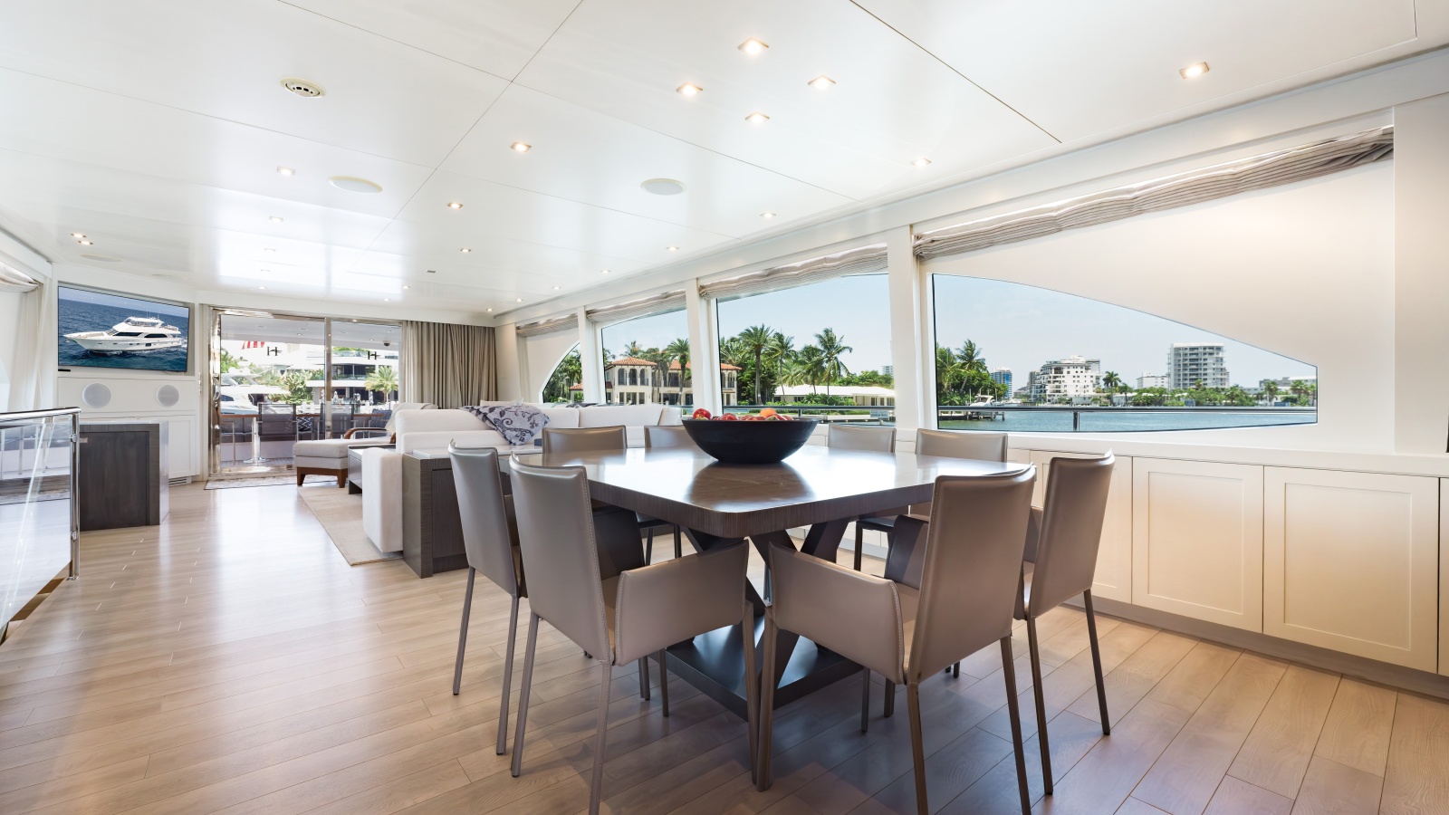 Salon looking aft