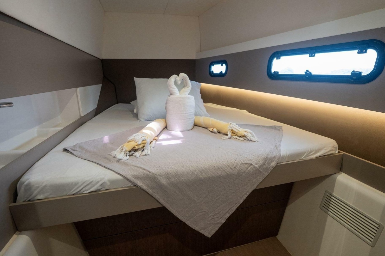 View Finder 39ft Bali Yacht For Sale