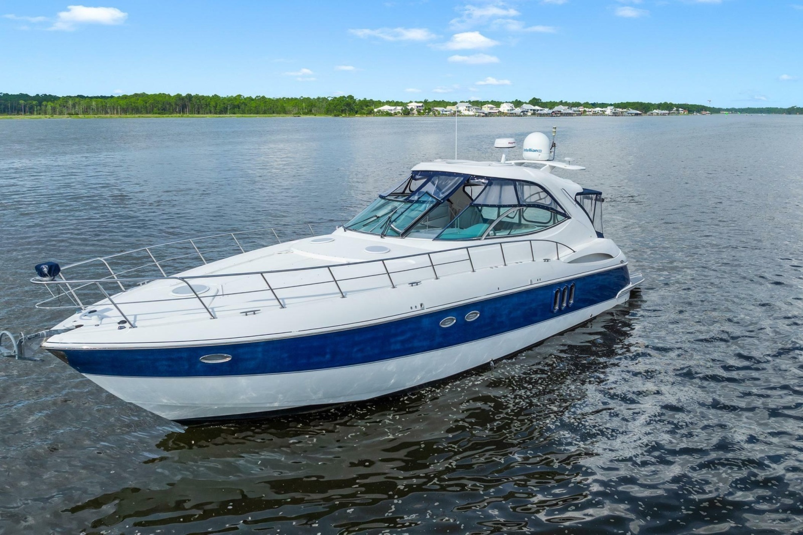 2005 Cruisers Yachts 520 Express